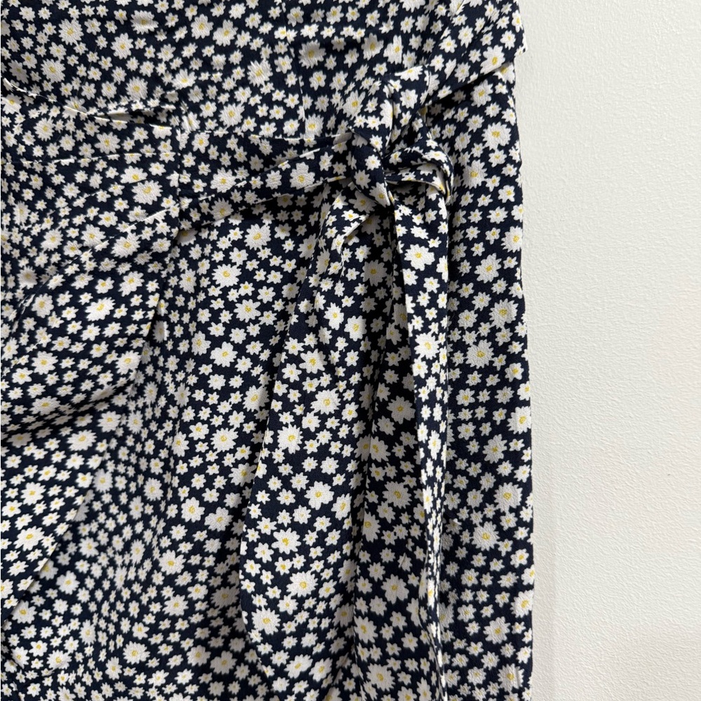 Sézane Floral Wrap Skort – Navy & White Daisies – Size 36 - Picture 2 of 7